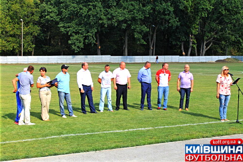 Гайок гостинно розчинив двері